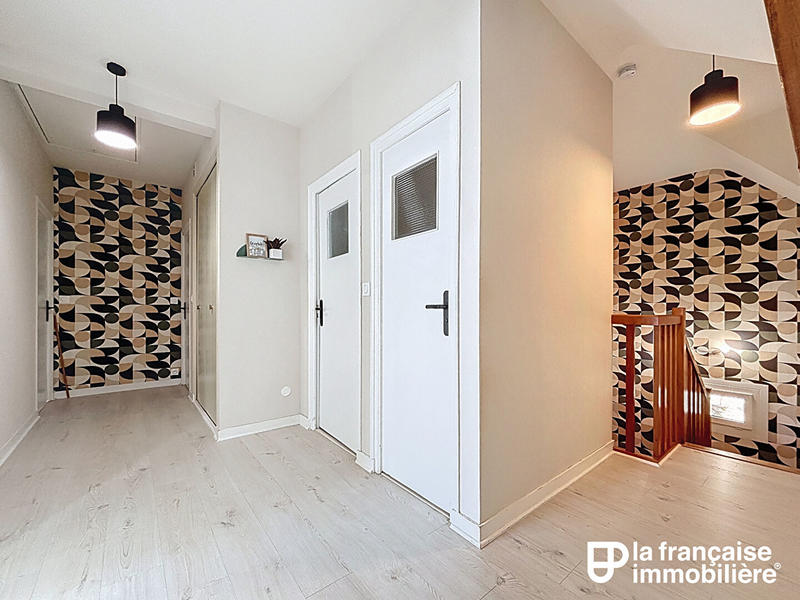 Maison - 218 m² - 8 pièces