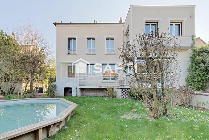 Maison - 220 m² - 7 pièces