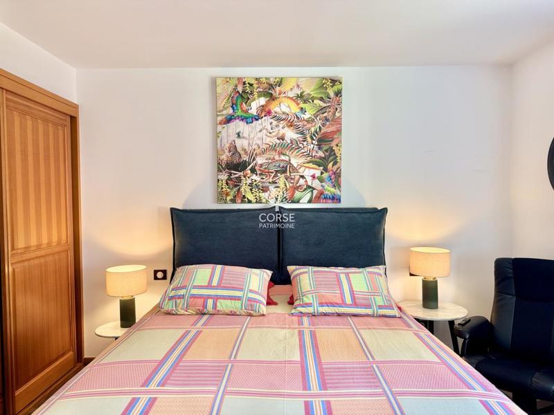 Propriété - 242 m² - 7 pièces