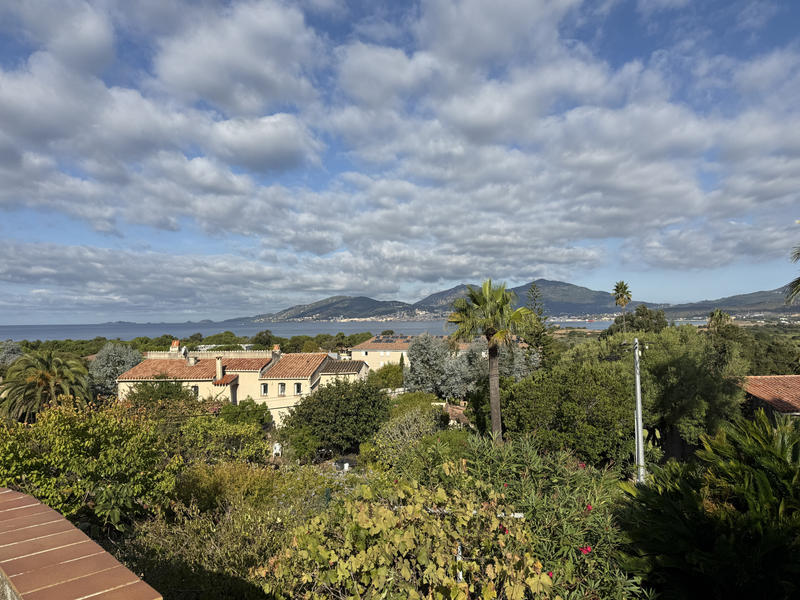 Propriété - 315 m² - 8 pièces