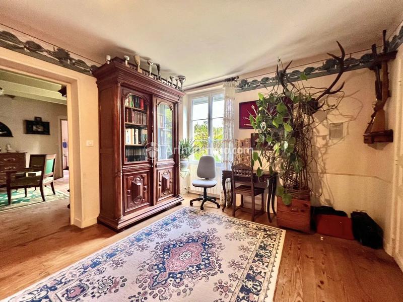 Maison - 220 m² - 8 pièces