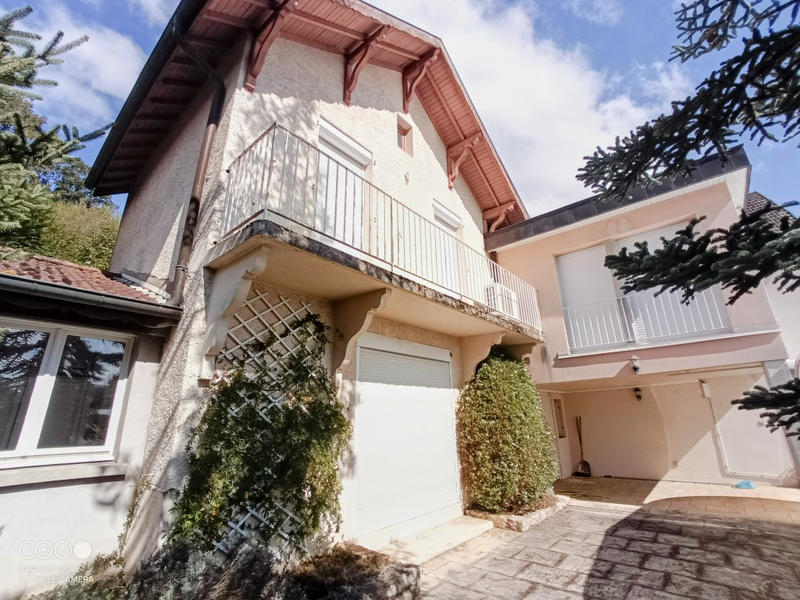 Villa - 240 m² - 9 pièces