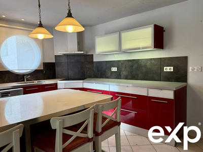 Maison - 230 m² - 8 pièces