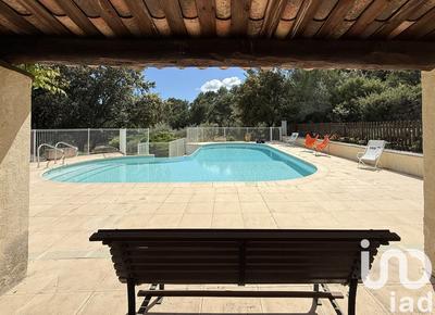 Maison - 201 m² - 8 pièces