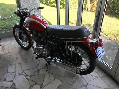 Triumph Trident 750 triumph rouge 0750