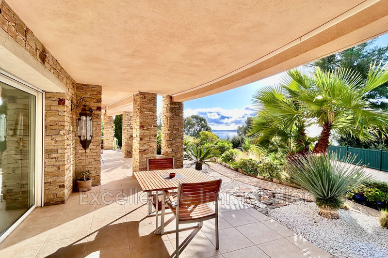 Villa - 242 m² - 6 pièces