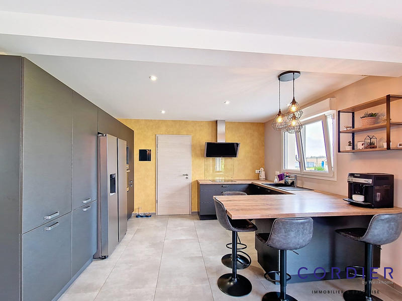 Maison - 121 m² - 6 pièces