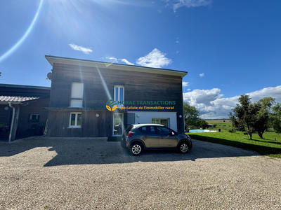 Maison ancienne - 204 m² - 8 pièces