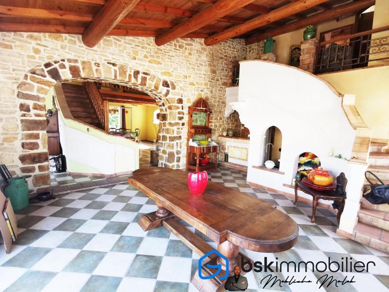 Maison - 208 m² - 7 pièces