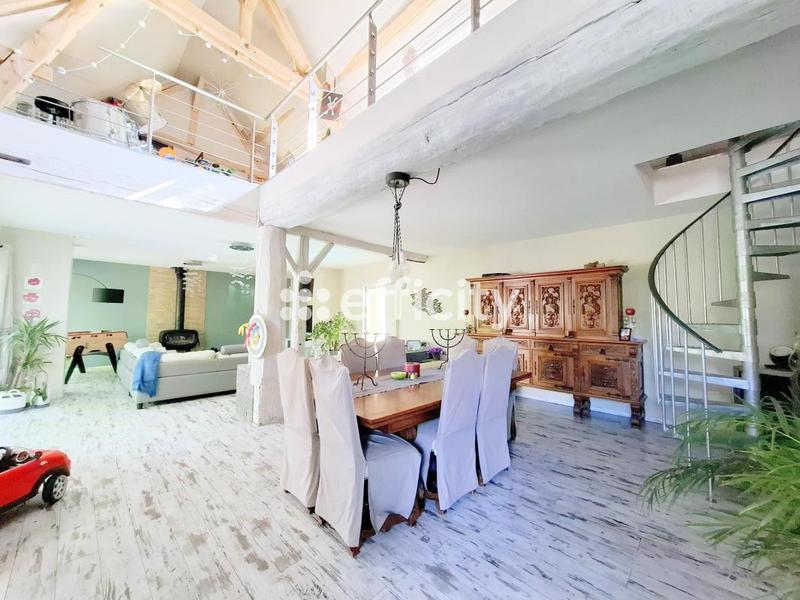 Maison - 335 m² - 8 pièces