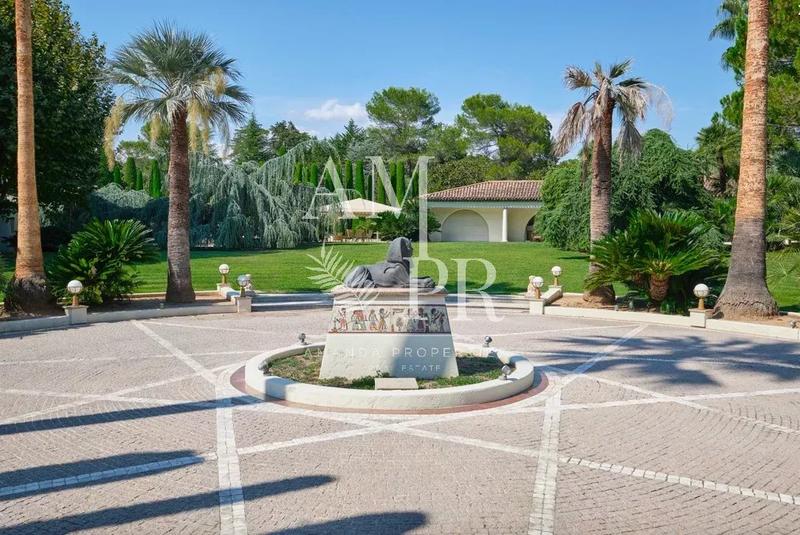 Villa - 520 m² - 10 pièces