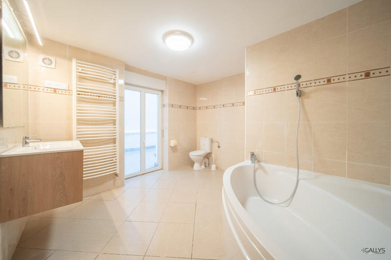 Appartement - 152 m² - 6 pièces