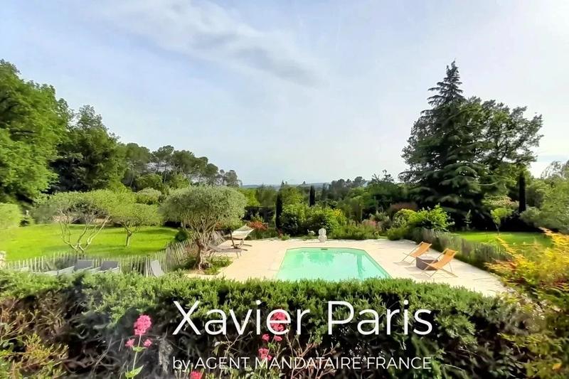 Maison - 228 m² - 7 pièces