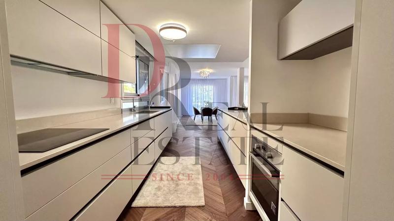 Duplex - 250 m² - 6 pièces