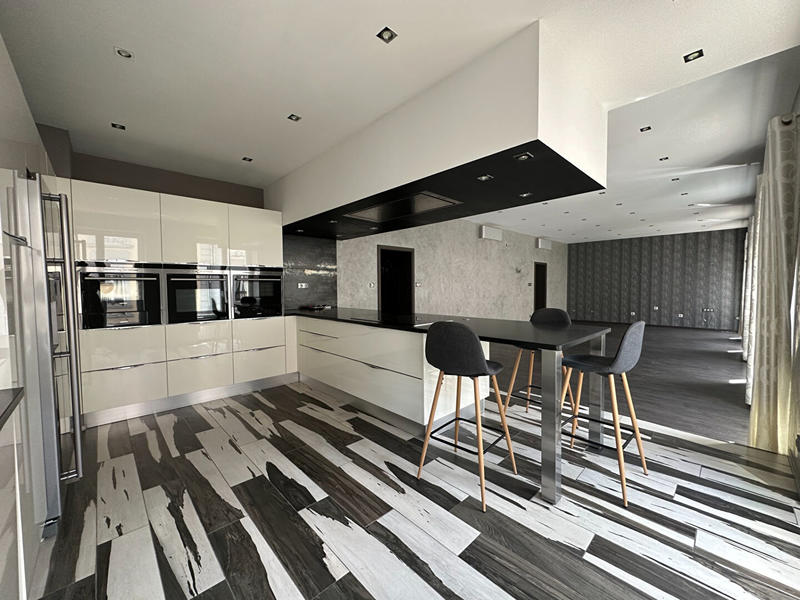 Appartement - 153 m² - 5 pièces