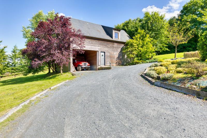 Maison contemporaine - 261 m² - 7 pièces