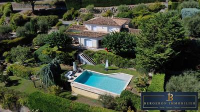 Villa - 225 m² - 8 pièces