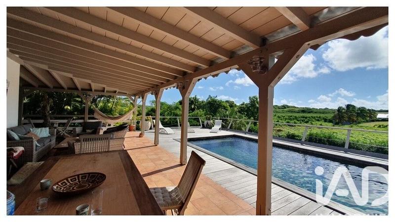 Maison - 217 m² - 6 pièces