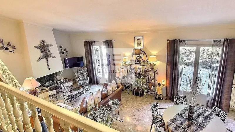 Propriété - 193 m² - 5 pièces