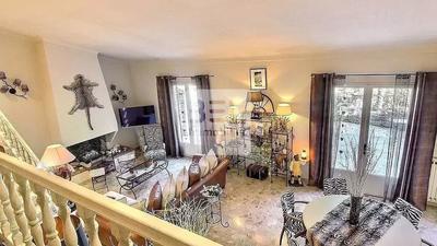 Propriété - 193 m² - 5 pièces