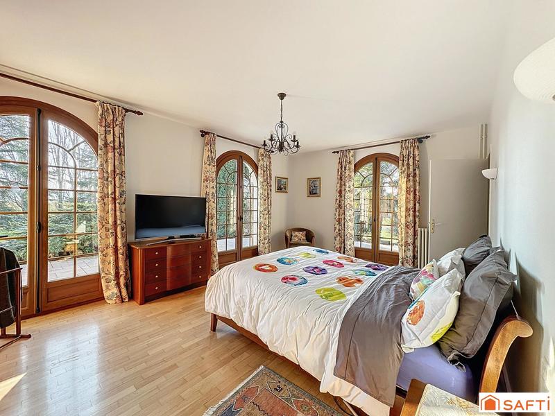 Maison - 317 m² - 10 pièces