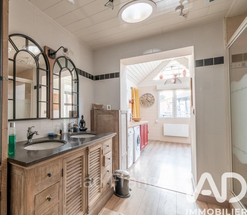 Maison - 203 m² - 10 pièces