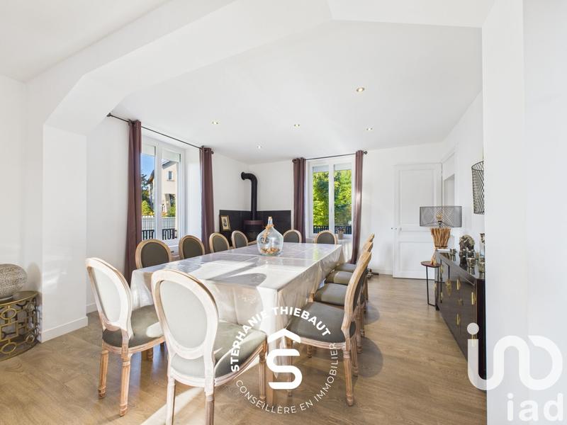 Maison - 245 m² - 9 pièces