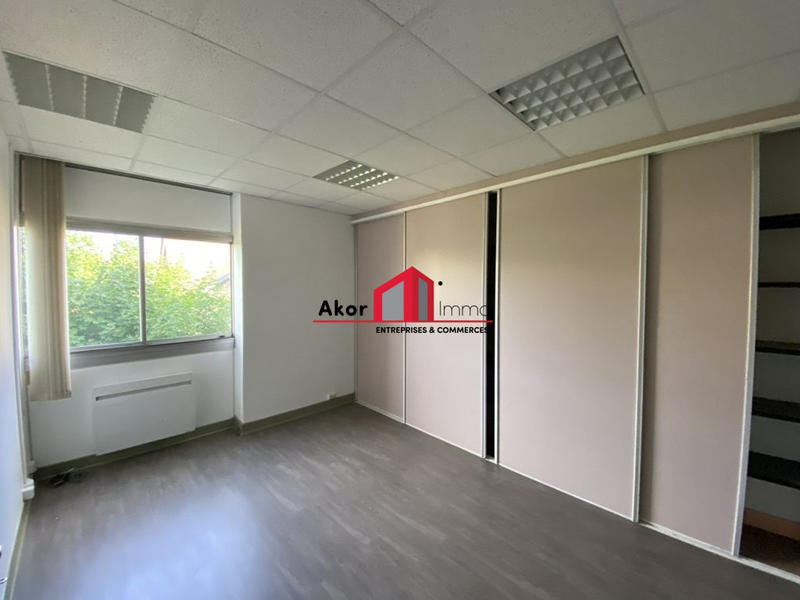 Bureau - 244 m²