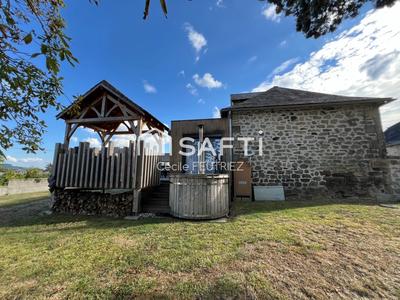 Maison - 215 m² - 9 pièces