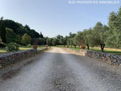 Mas - 214 m² - 8 pièces