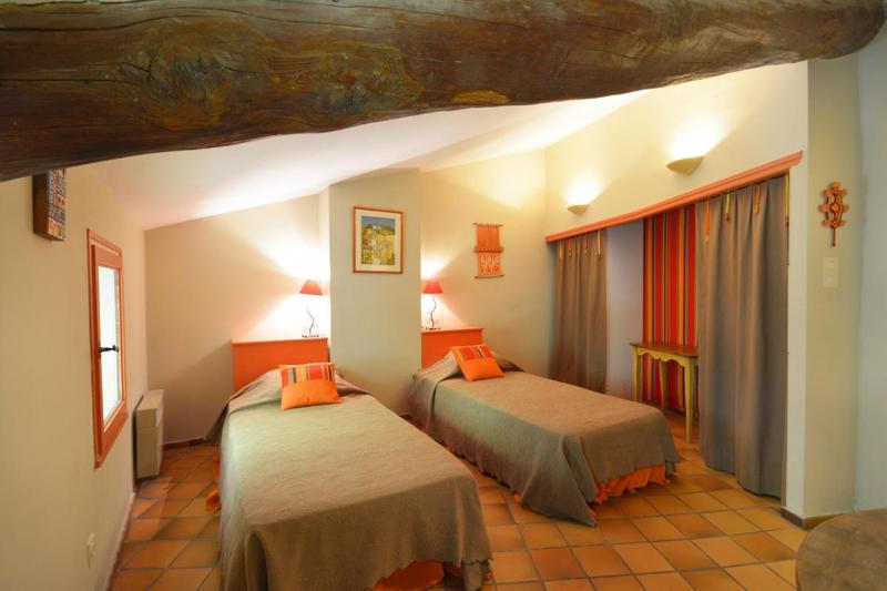 Maison - 241 m² - 9 pièces