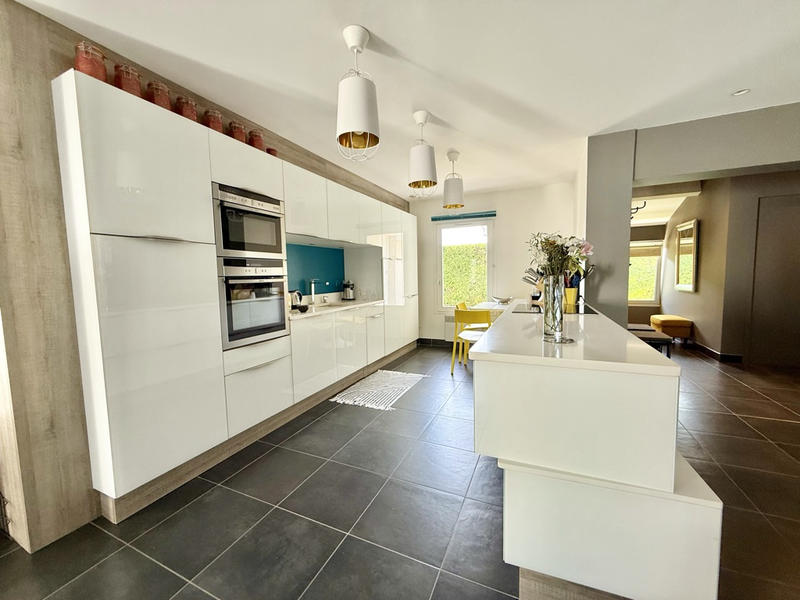 Maison - 274 m² - 10 pièces