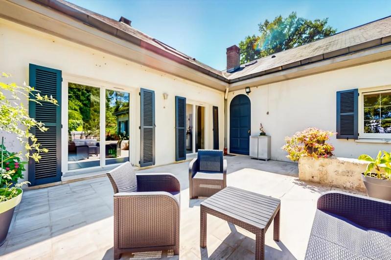 Maison - 321 m² - 9 pièces