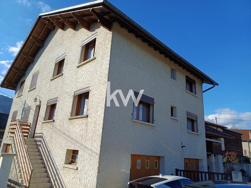 Maison - 339 m² - 15 pièces