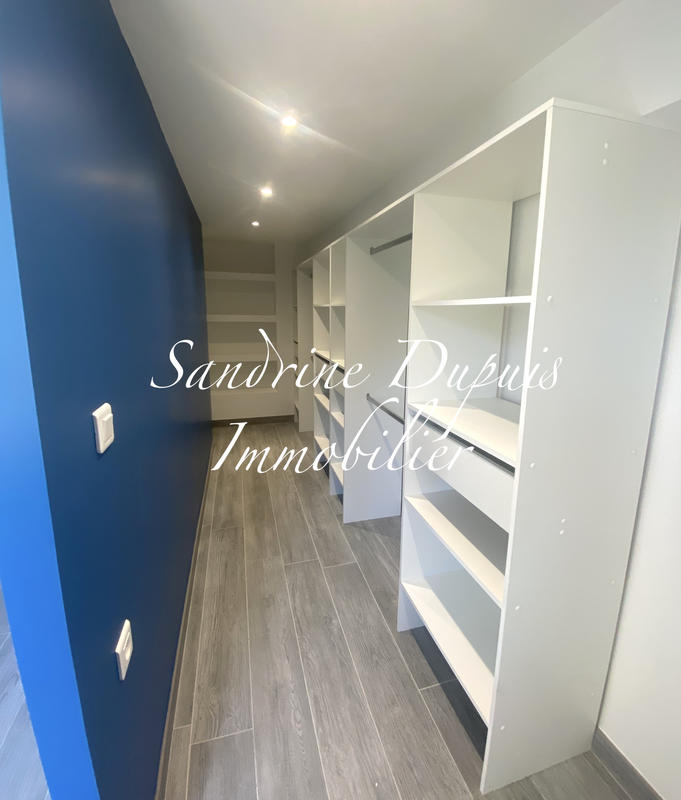 Maison - 220 m² - 7 pièces