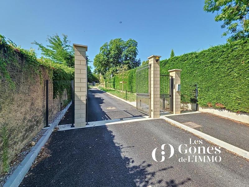 Terrain constructible - 989 m²