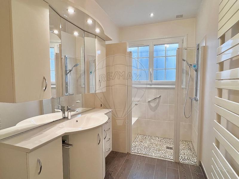 Maison - 138 m² - 7 pièces