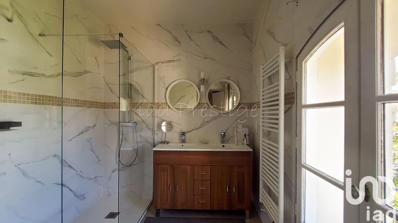 Maison - 868 m² - 14 pièces