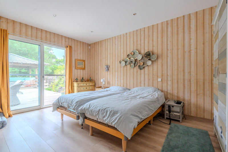 Maison - 215 m² - 7 pièces