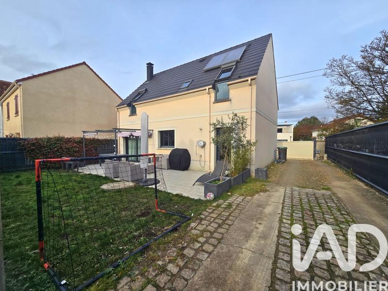 Maison - 93 m² - 5 pièces