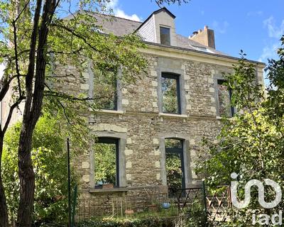 Maison - 247 m² - 8 pièces