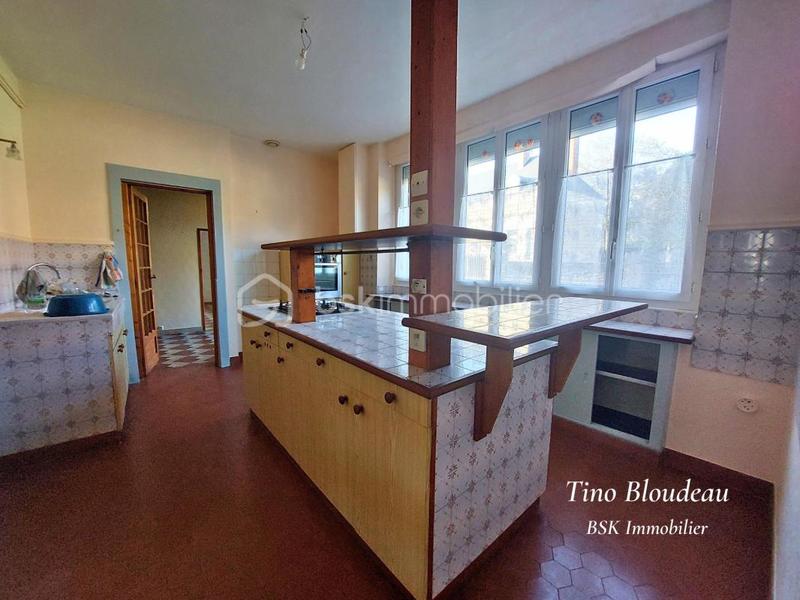 Demeure - 305 m² - 13 pièces