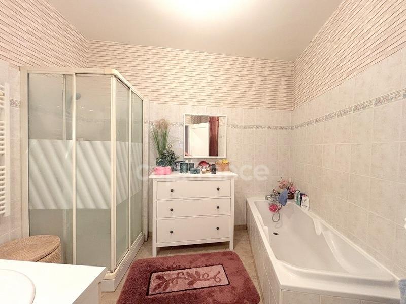 Maison - 218 m² - 5 pièces