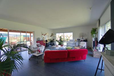 Maison - 228 m² - 6 pièces