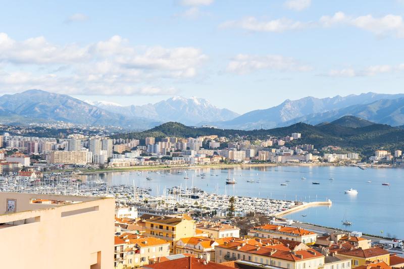 Appartement - 93 m² - 4 pièces