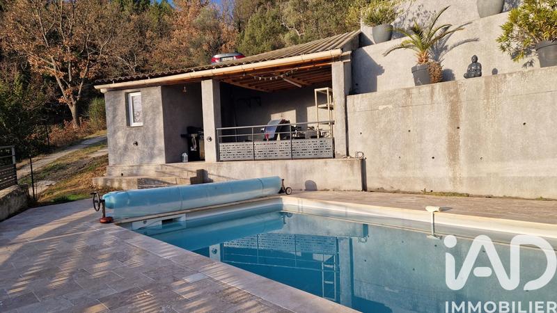 Maison - 246 m² - 9 pièces