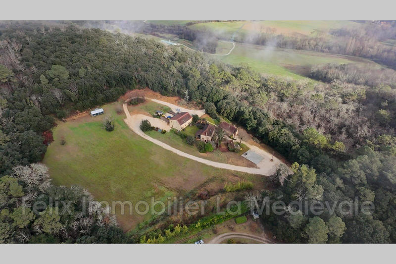 Propriété - 276 m² - 10 pièces