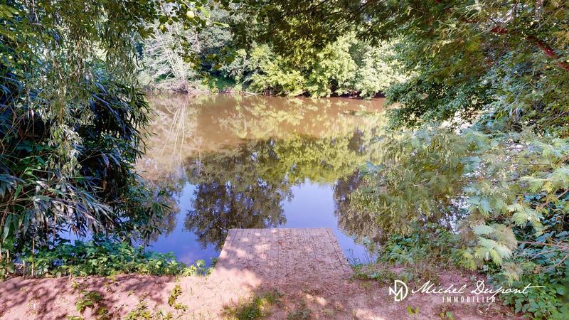 Maison - 225 m² - 9 pièces