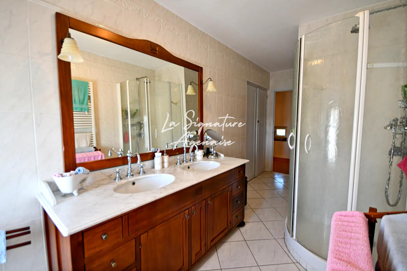 Maison - 341 m² - 16 pièces