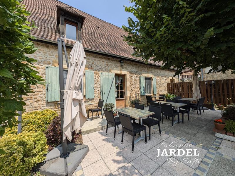 Maison - 292 m² - 10 pièces